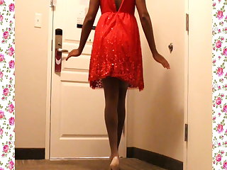 Винтаж A 1950's SISSY DANCE FOR HER HUSBAND WEARING A PARTY DRESS