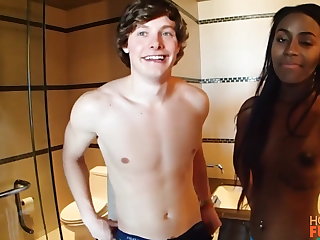 Collège Innocent White Boy FUCKS their First African Princess EVER