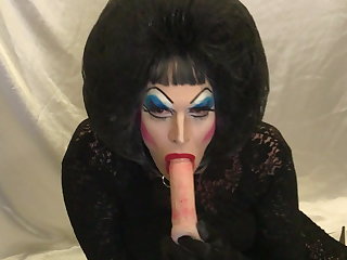 Drag Queen Slut starting webcam with a Master!