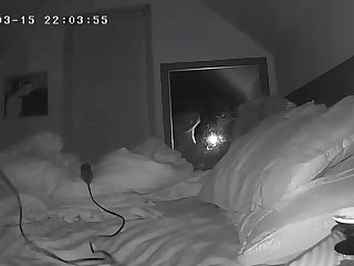 Checa Busty Milf Jackhammers Her Pussy To Fall Asleep – Hidden Cam