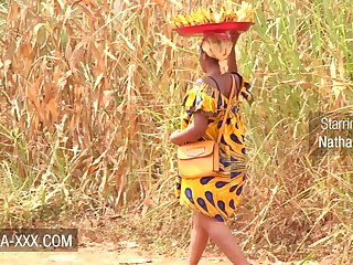 アフリカ Black banana seller girl seduced for a hot fuck
