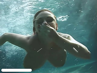 Γυμνιστών Swimming with Autumn Jade and her huge tits, upscaled to 4K
